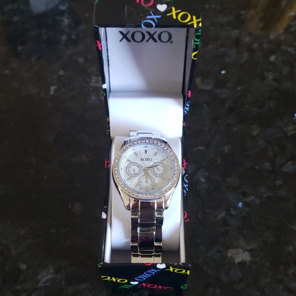 XOXO Women's Silver rhinestone accent watch